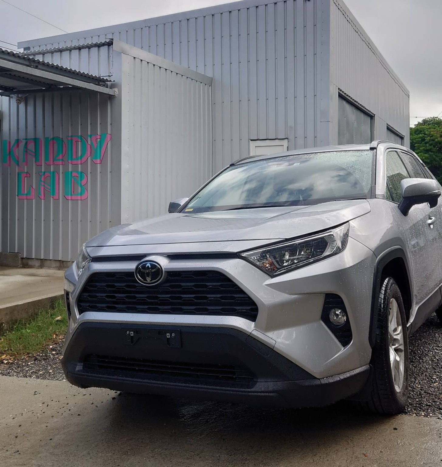 KANDY LABで施工したToyota RAV4
